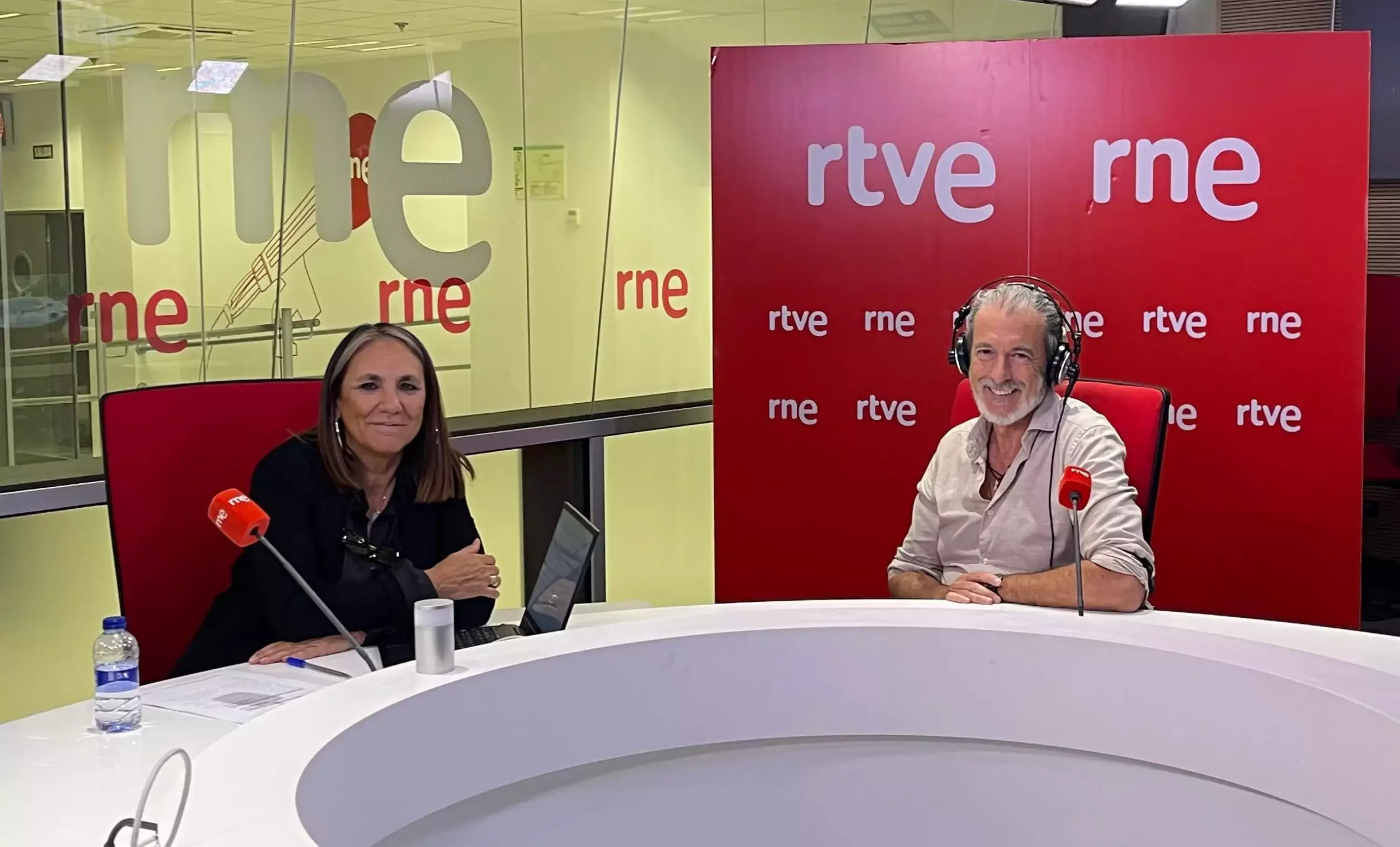 ¿Quienes somos? Eduardo Manchón de Hipnosis Madrid, en una entrevista de Radio Nacional de España. ¿Quienes somos? Eduardo Manchón de Hipnosis Madrid, en una entrevista de Radio Nacional de España.